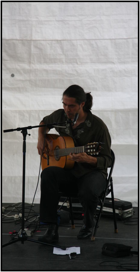 person: action: playing music : s-IMG_4602.jpg