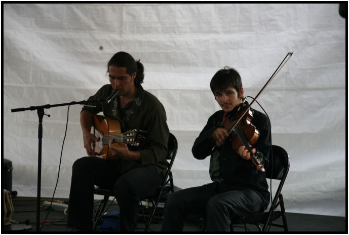 person: action: playing music : s-IMG_4614.jpg