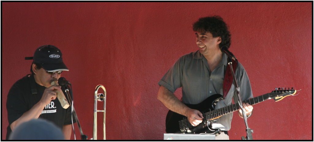 person: action: playing music : s-IMG_4450.jpg
